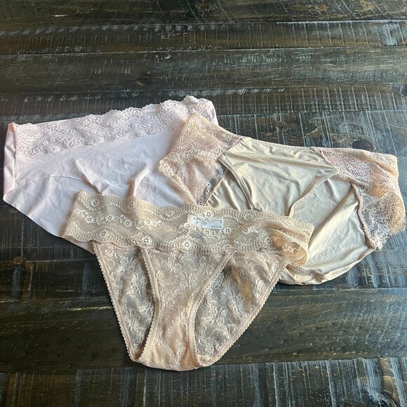 b.tempted Lot of 3 Briefs Nude Lace Women's 6 Medium - Picture 1 of 2